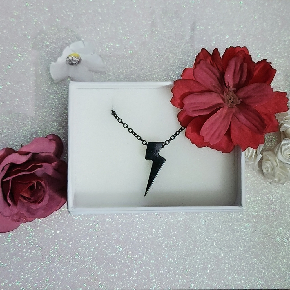NWT Black Pendant Necklace - Picture 1 of 1